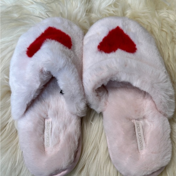 VICTORIA'S SECRET SOFT PLUSH CLOSED TOE FAUX FUR PINK VS LOGO SLIPPERS S-M - Picture 6 of 7